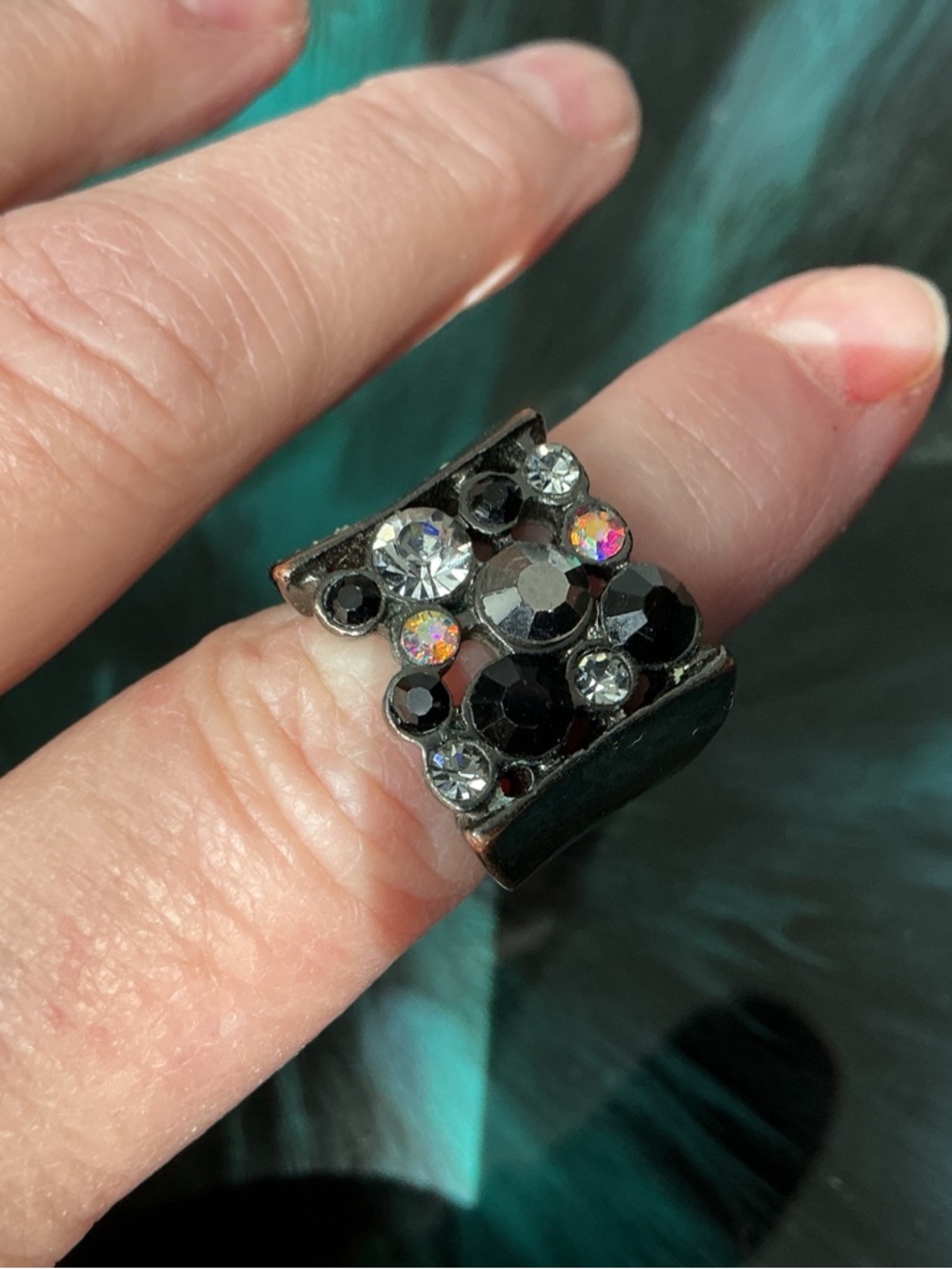 Unique Beautiful Rhinestones Gunmetal Color Ring - Picture 2 of 5
